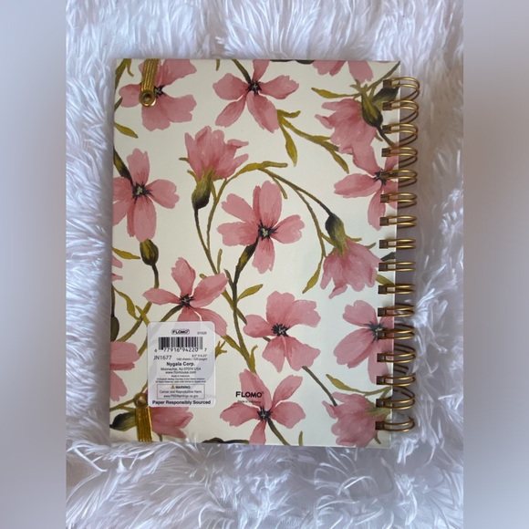 🙌🏽FAITH Makes Everything Possible Floral Journal/ Notebook. Color: Multi - Picture 3 of 5